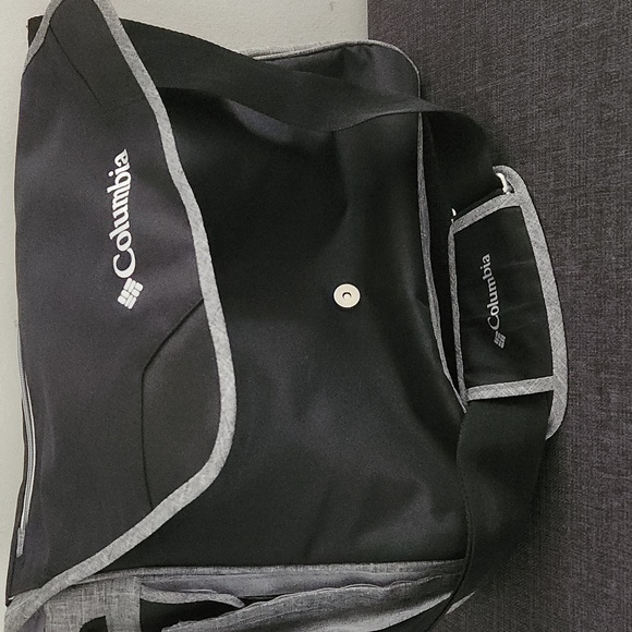 Columbia messenger style diaper Bag - Picture 6 of 7